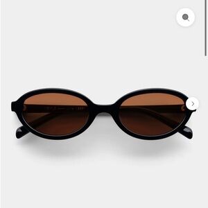 VEHLA Black Oval Sunglasses